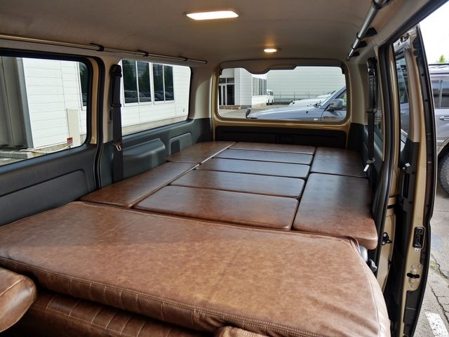 TOYOTA HIACE van 4WD 2025