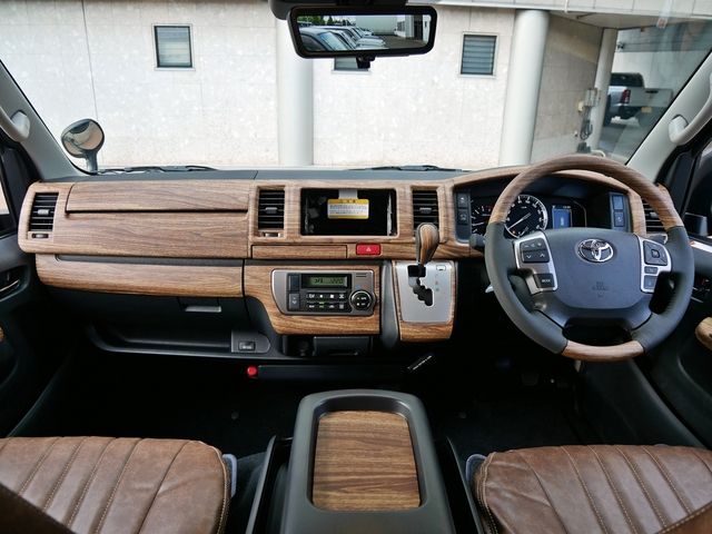 TOYOTA HIACE van 4WD 2025