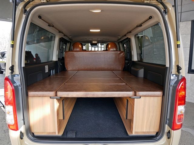 TOYOTA HIACE van 4WD 2025