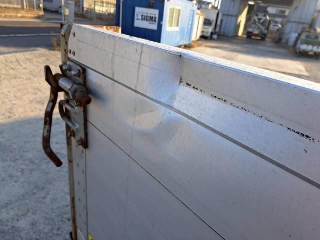 NISSAN DIESEL Quon 2013