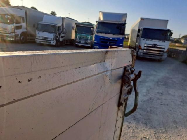 NISSAN DIESEL Quon 2013