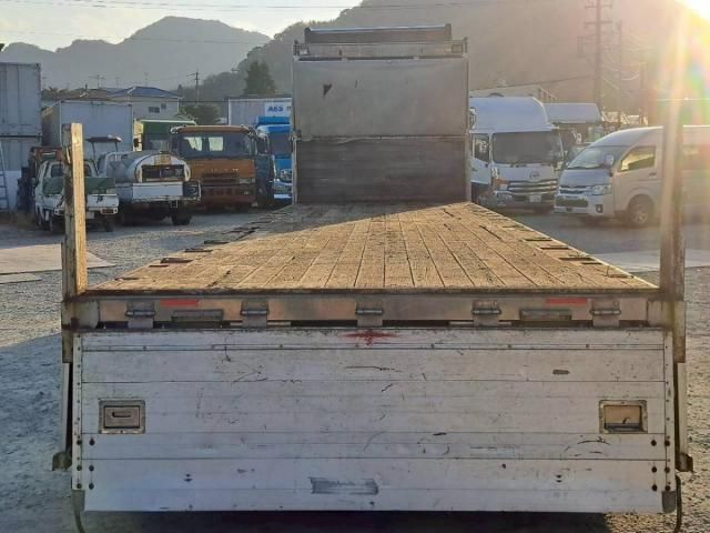 NISSAN DIESEL Quon 2013