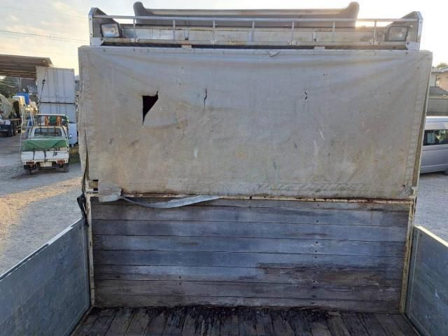 NISSAN DIESEL Quon 2013