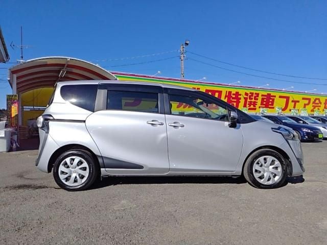 TOYOTA SIENTA 2015
