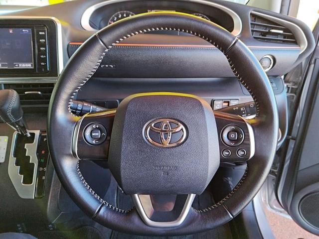 TOYOTA SIENTA 2015