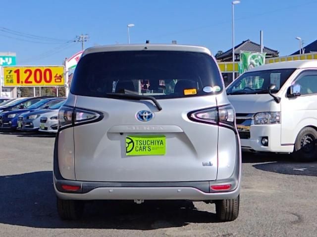 TOYOTA SIENTA HYBRID 2018