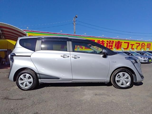 TOYOTA SIENTA HYBRID 2018