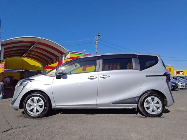 TOYOTA SIENTA HYBRID 2018