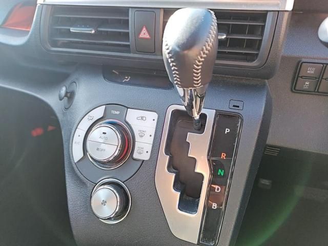 TOYOTA SIENTA HYBRID 2018