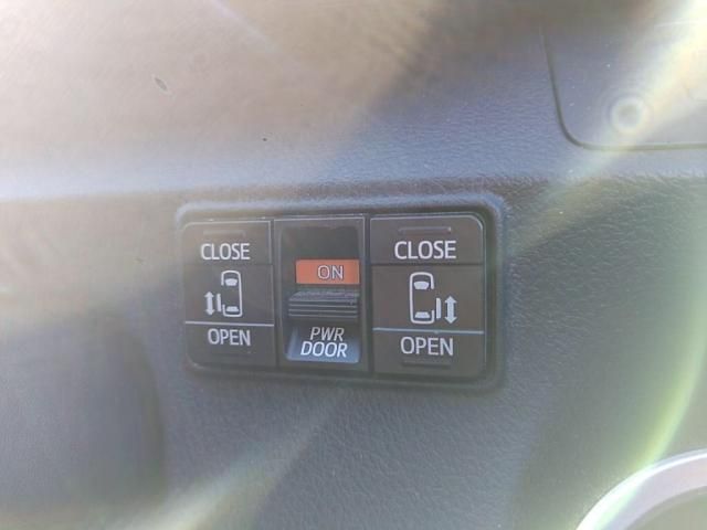 TOYOTA SIENTA HYBRID 2018