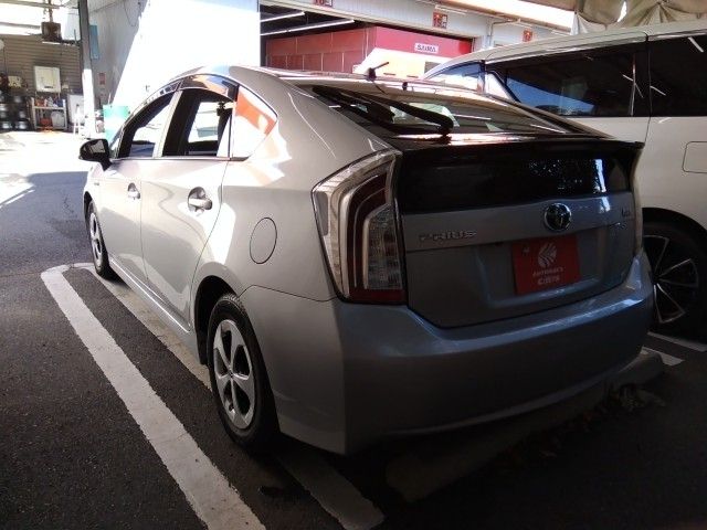 TOYOTA PRIUS 2015