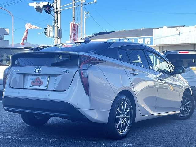 TOYOTA PRIUS 2017