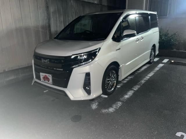 TOYOTA NOAH HYBRID 2018