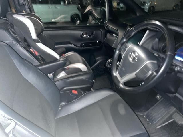 TOYOTA NOAH HYBRID 2018