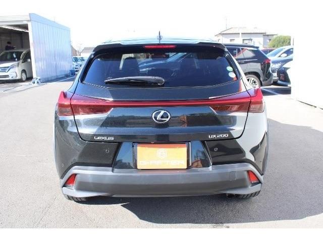 TOYOTA LEXUS UX200 2019