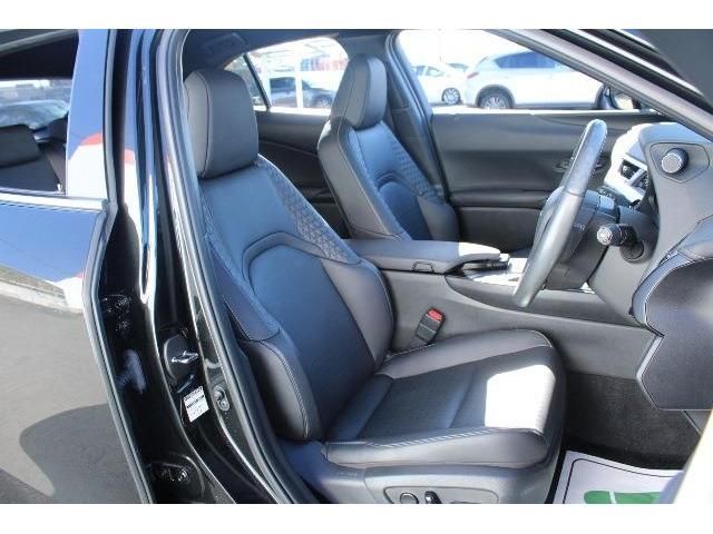 TOYOTA LEXUS UX200 2019