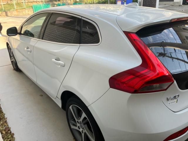 VOLVO VOLVO V40 2015