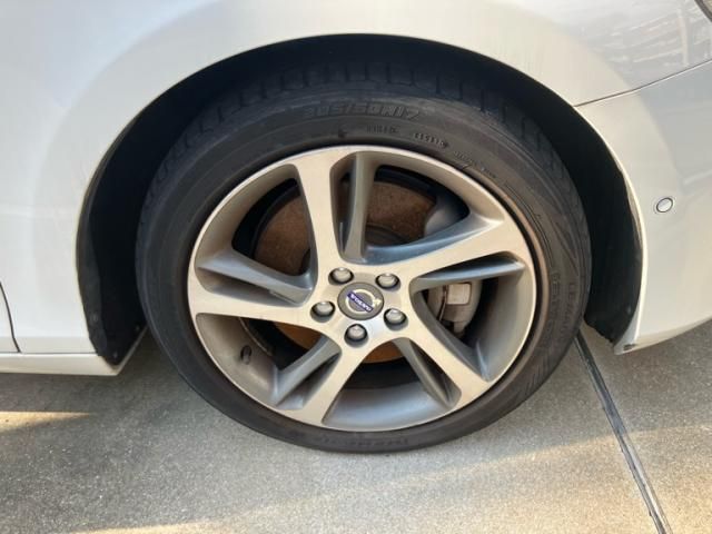 VOLVO VOLVO V40 2015