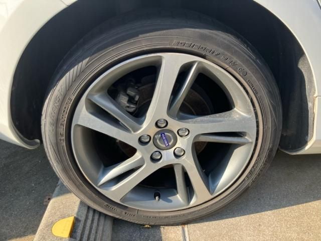 VOLVO VOLVO V40 2015