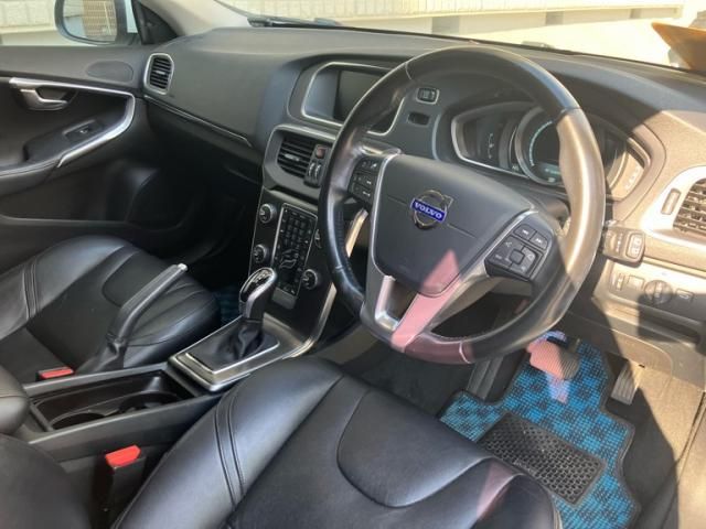 VOLVO VOLVO V40 2015