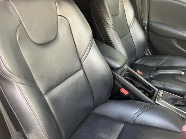 VOLVO VOLVO V40 2015