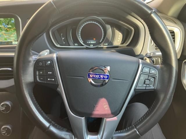 VOLVO VOLVO V40 2015