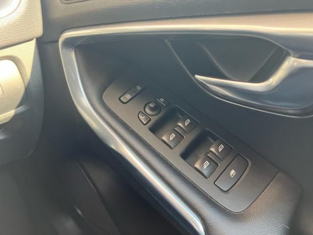 VOLVO VOLVO V40 2015