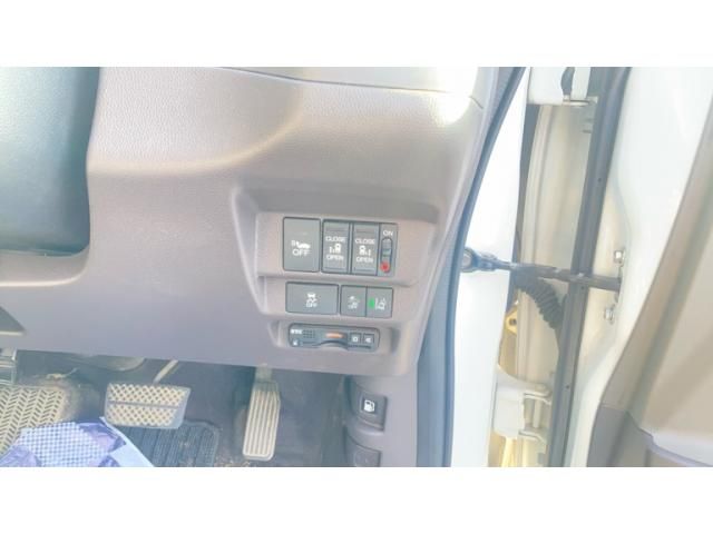 HONDA FREED HYBRID 2016