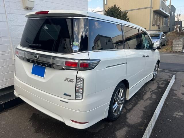 NISSAN ELGRAND  4WD 2010