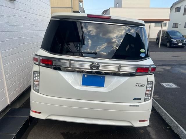 NISSAN ELGRAND  4WD 2010