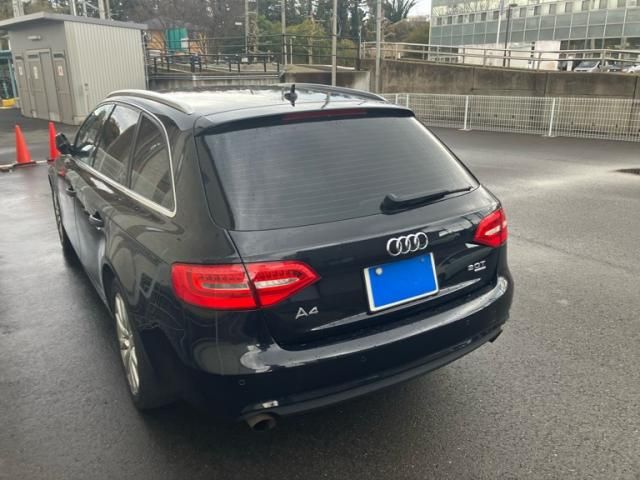 AUDI AUDI A4 AVANT 2012