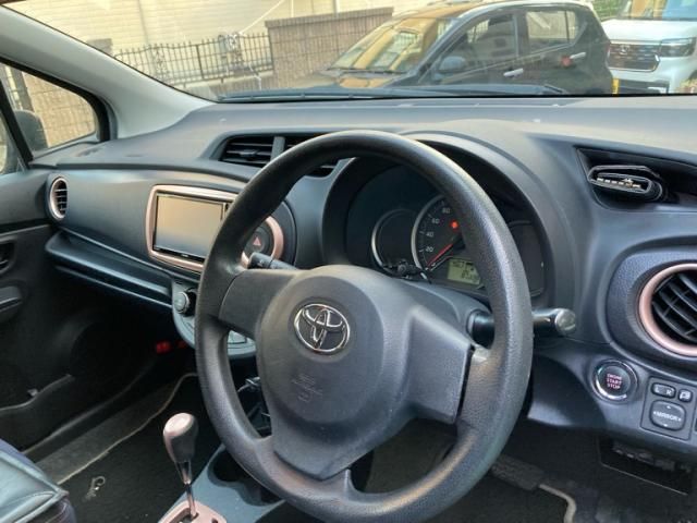TOYOTA VITZ 2013