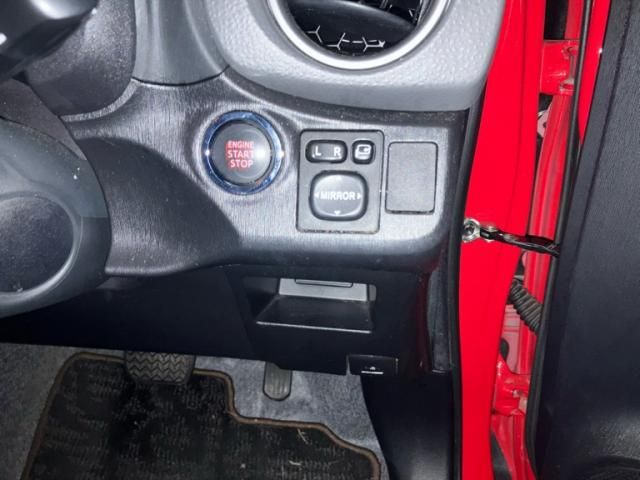 TOYOTA VITZ 2013