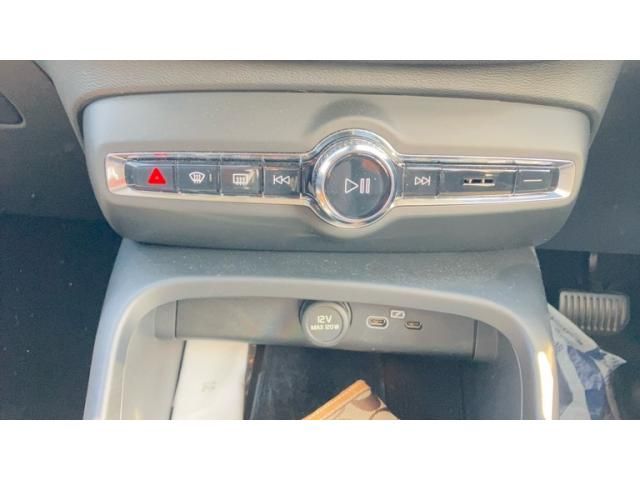 VOLVO VOLVO XC40 2023