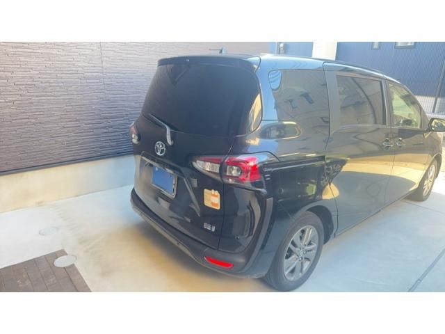 TOYOTA SIENTA HYBRID 2021