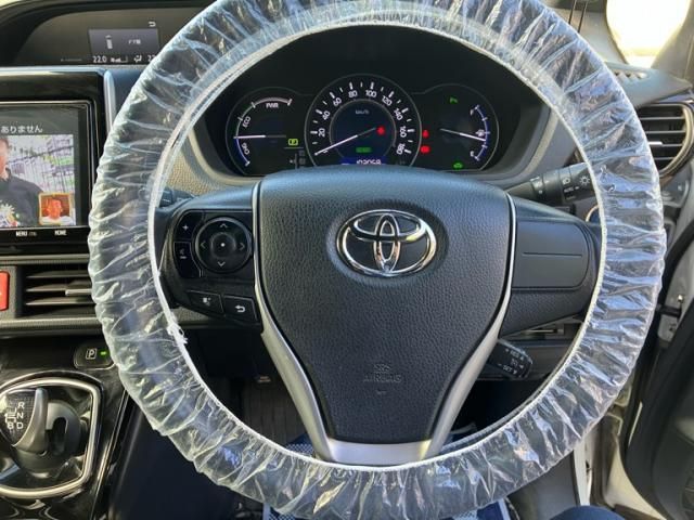 TOYOTA NOAH HYBRID 2021