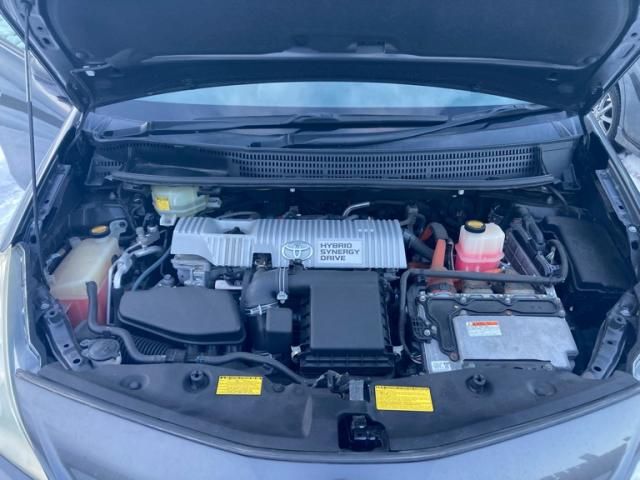 TOYOTA PRIUS Alpha 2011