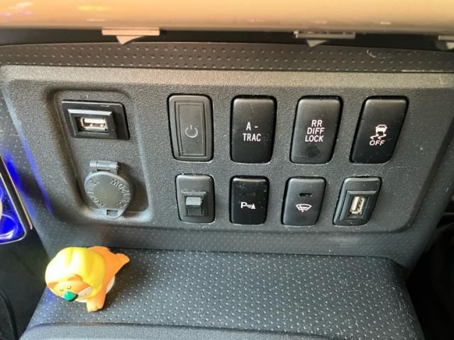 TOYOTA FJ CRUISER 4WD 2015