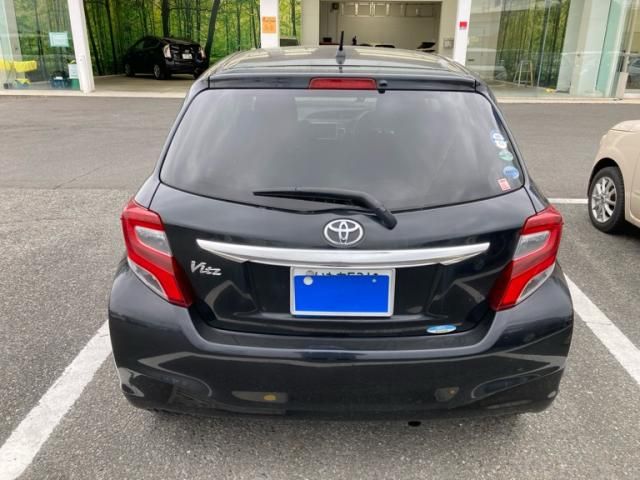 TOYOTA VITZ 2015