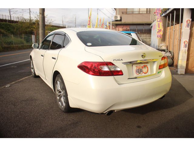 NISSAN FUGA HYBRID 2011