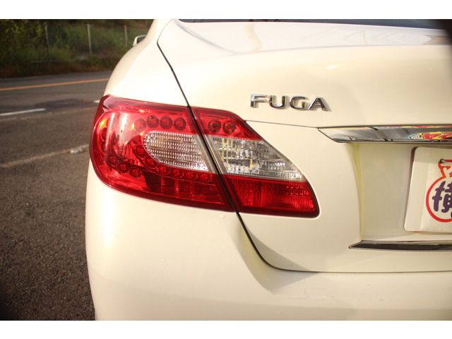 NISSAN FUGA HYBRID 2011