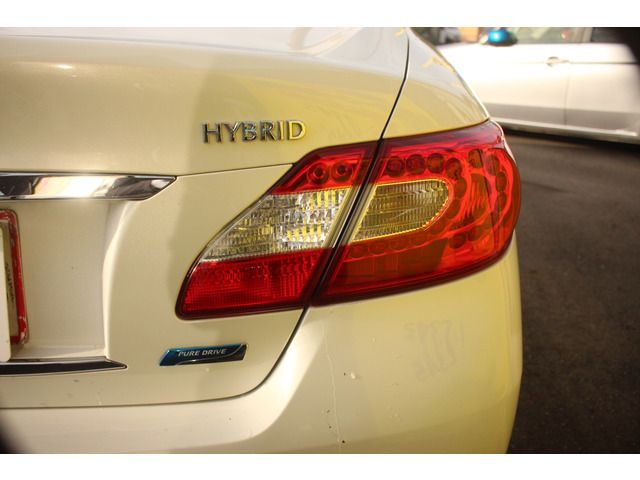 NISSAN FUGA HYBRID 2011