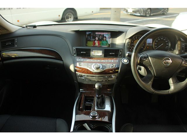 NISSAN FUGA HYBRID 2011