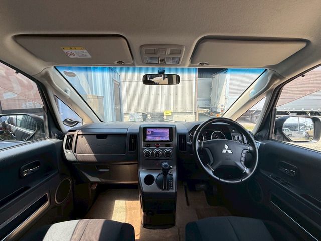 MITSUBISHI DELICA D:5 2WD 2011