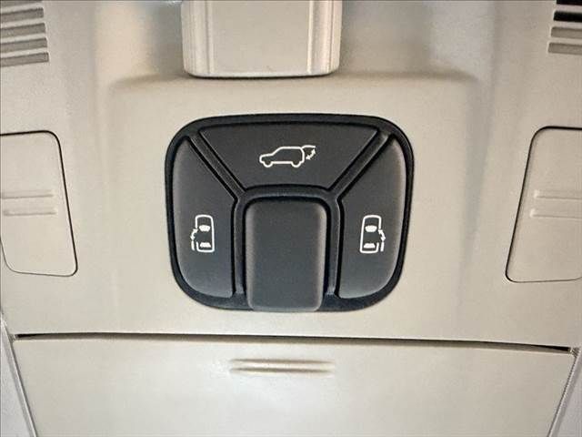 TOYOTA VELLFIRE 2012