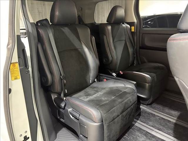 TOYOTA VELLFIRE 2012