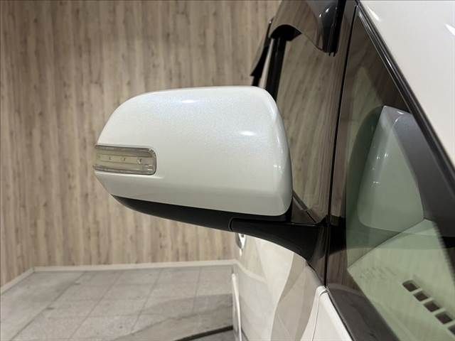 TOYOTA VELLFIRE 2012