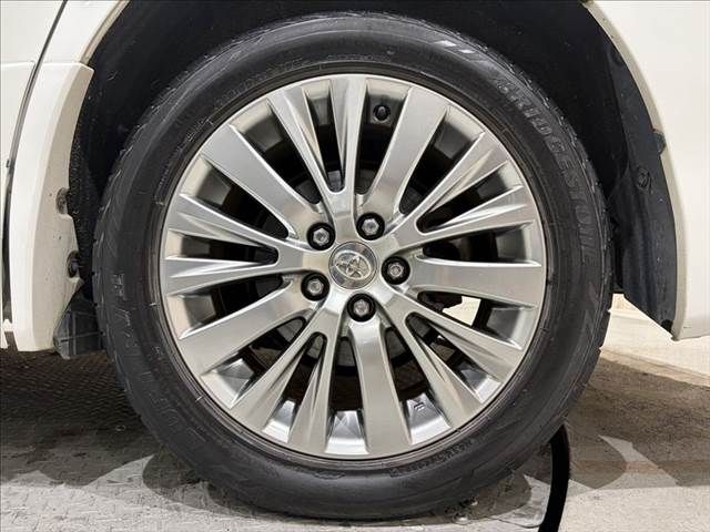 TOYOTA VELLFIRE 2012