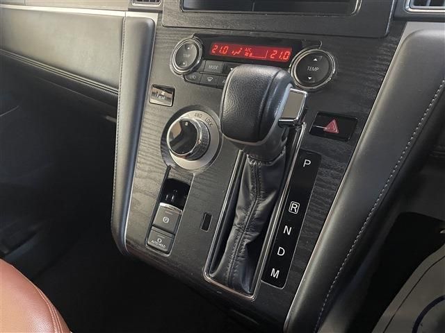 MITSUBISHI DELICA D:5 4WD 2019