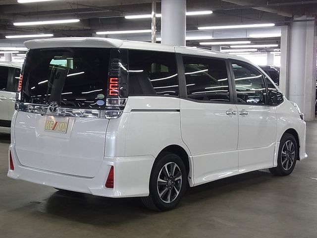 TOYOTA VOXY 2018